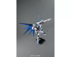 MG 1/100 FREEDOM GUNDAM VER 2.0 -Boutique De Modèles GUN83297 7