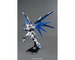 MG 1/100 FREEDOM GUNDAM VER 2.0 -Boutique De Modèles GUN83297 8