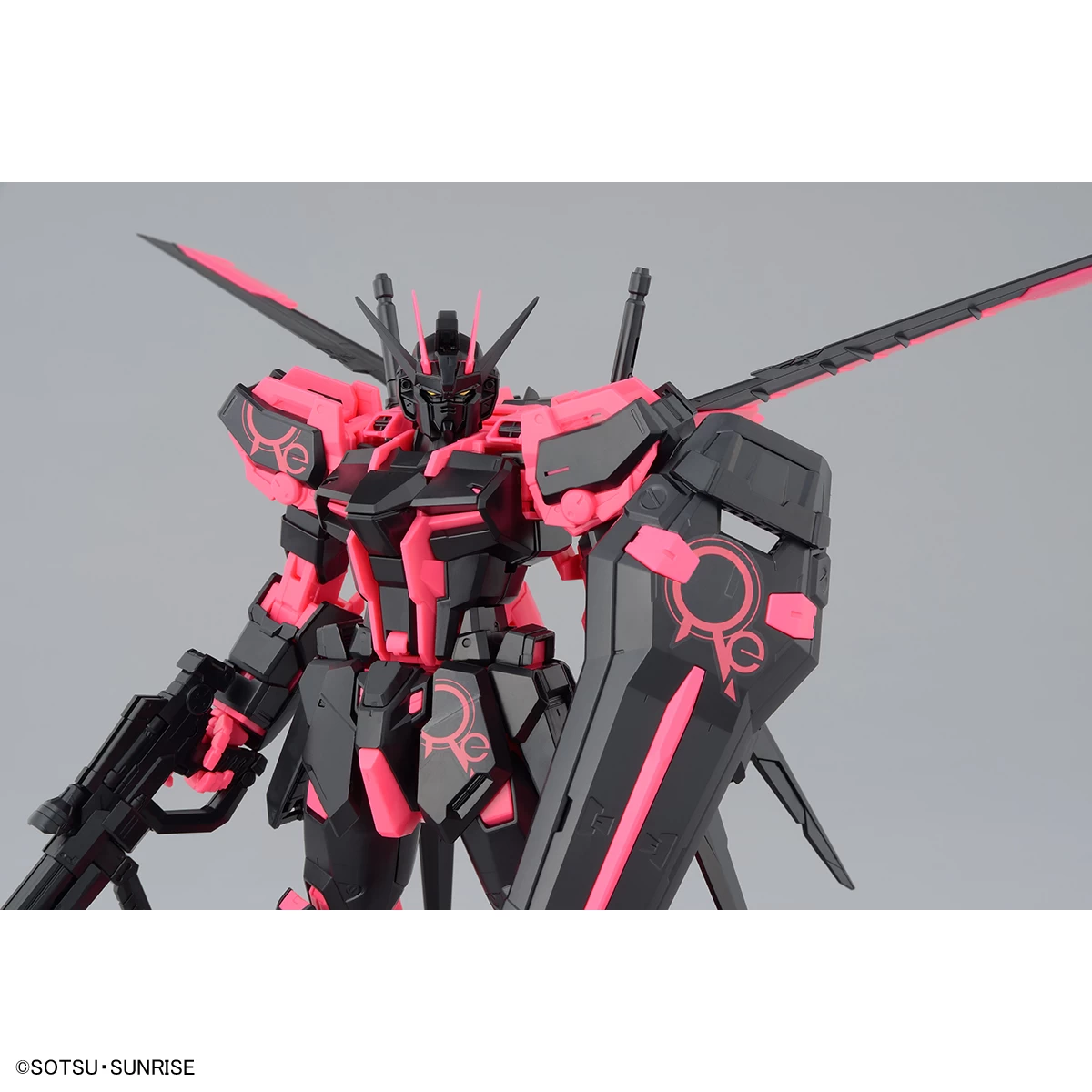 MG 1/100 AILE STRIKE GUNDAM Ver.RM (Recirculation Color / Neon Pink) (GAT-X105+AQM/E-X01) 8 MG 1/100 AILE STRIKE GUNDAM Ver.RM (Recirculation Color / Neon Pink) (GAT-X105+AQM/E-X01) – Image 6